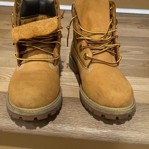 Timberland waterproof boots butter cream size 5, used but in good condition